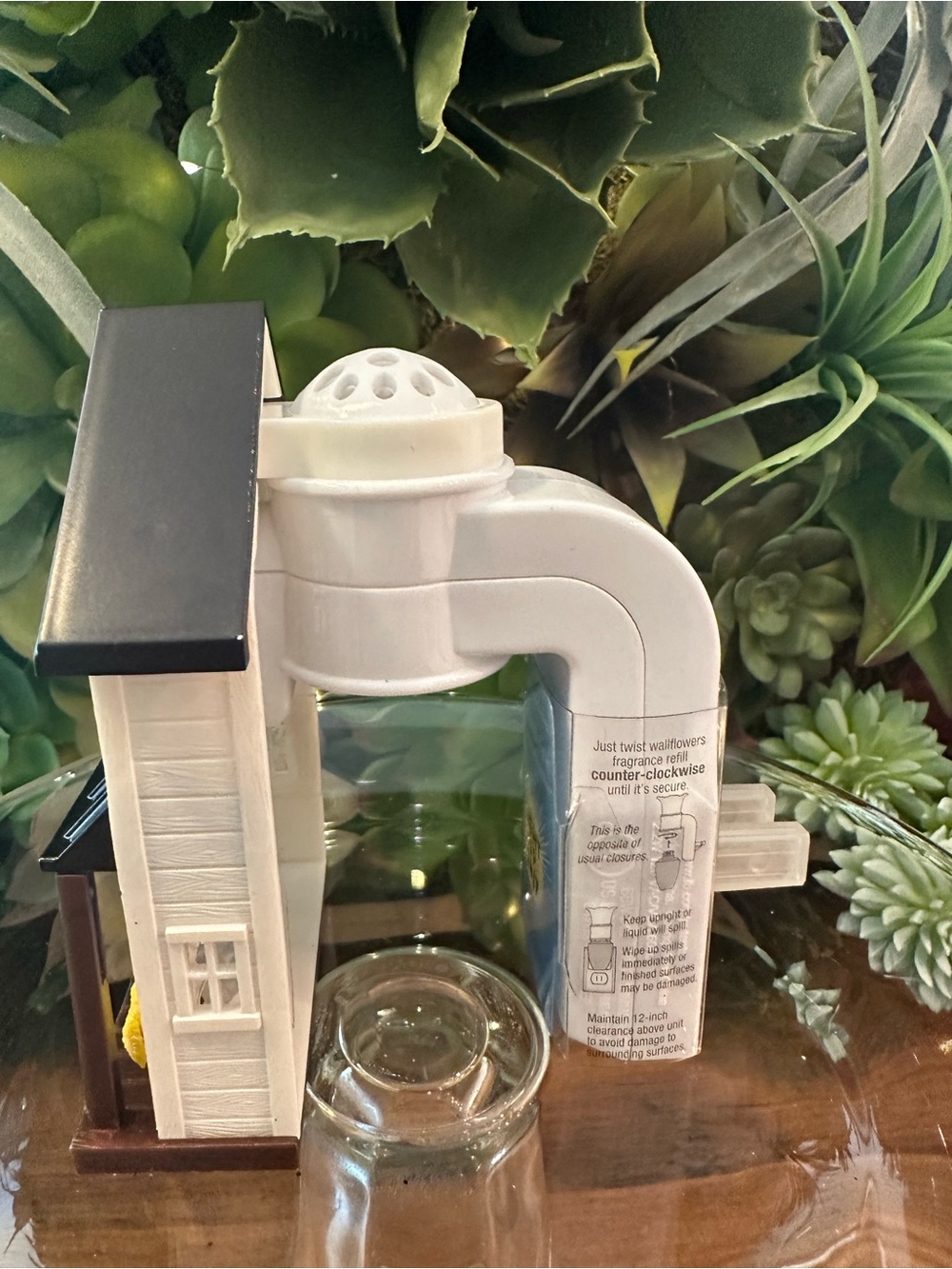 White Barn Plug-In Fragrance Warmer - White & Black - Picture 4 of 5